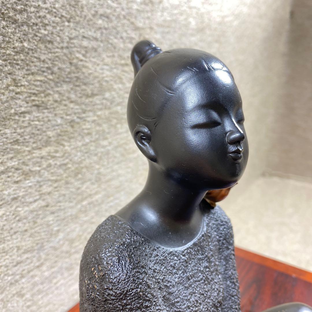 高岡銅器 彫刻家 板保次 (号 清峯）『おすまし』ブロンズ像