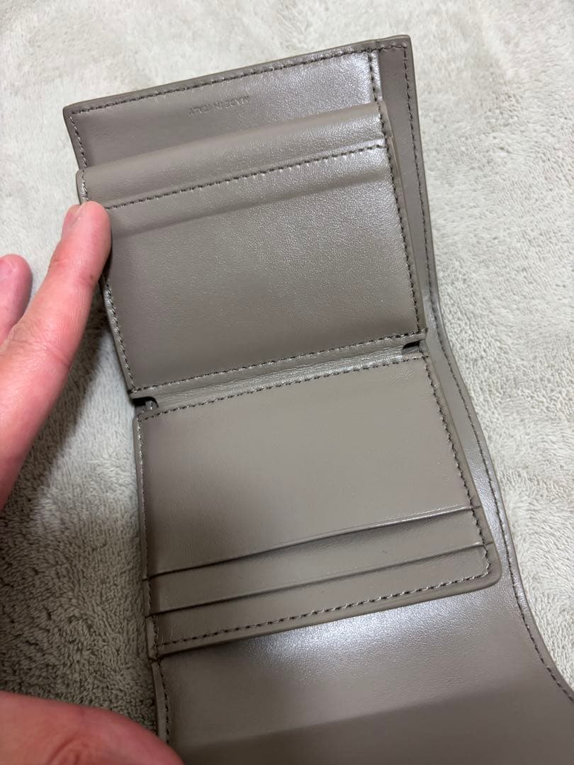 CELINE コンパクト財布 Small Tri-Fold Pebble