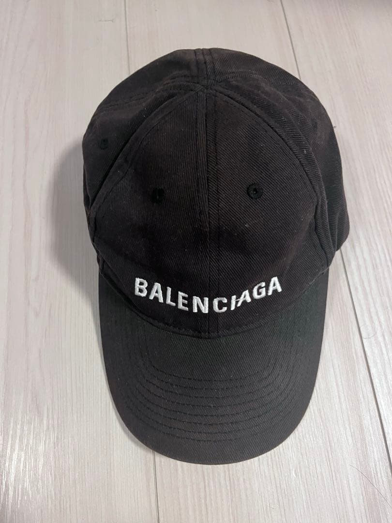 BALENCIAGA ブラック ベースボールキャップ