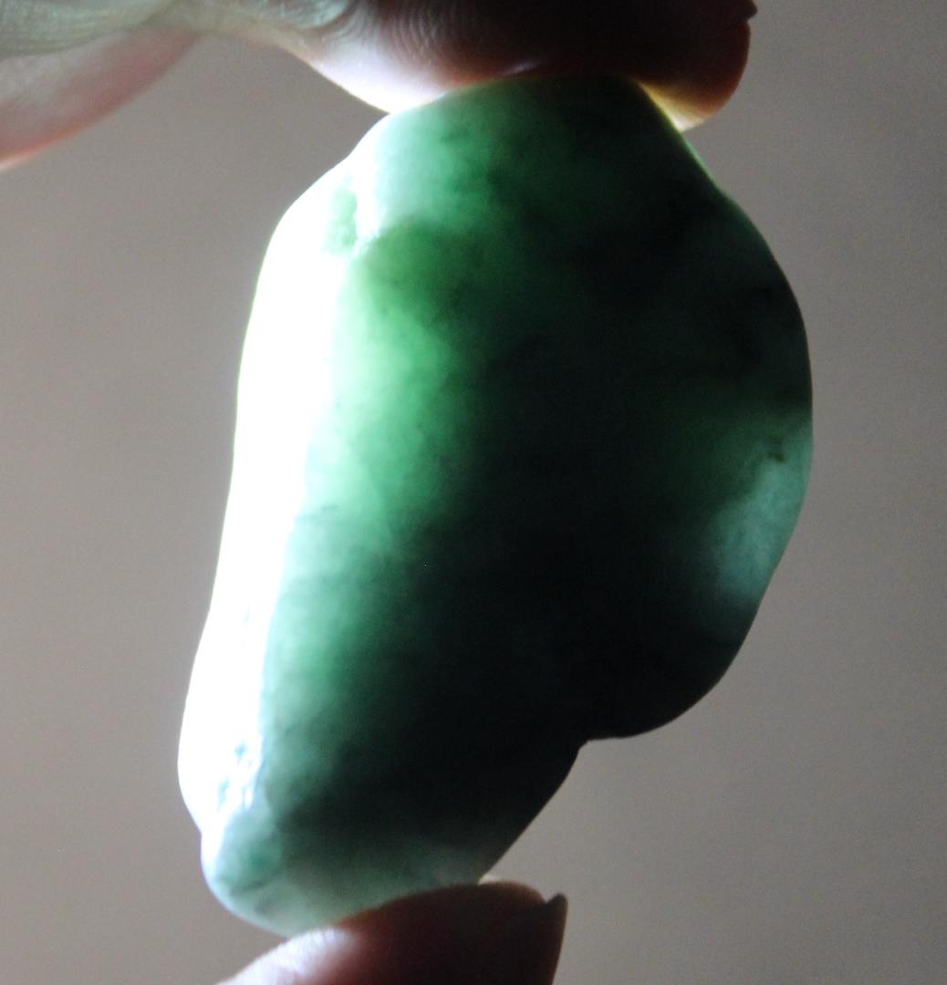 ［極上の海中翡翠］高透過 糸魚川翡翠 海石 原石 25.4g