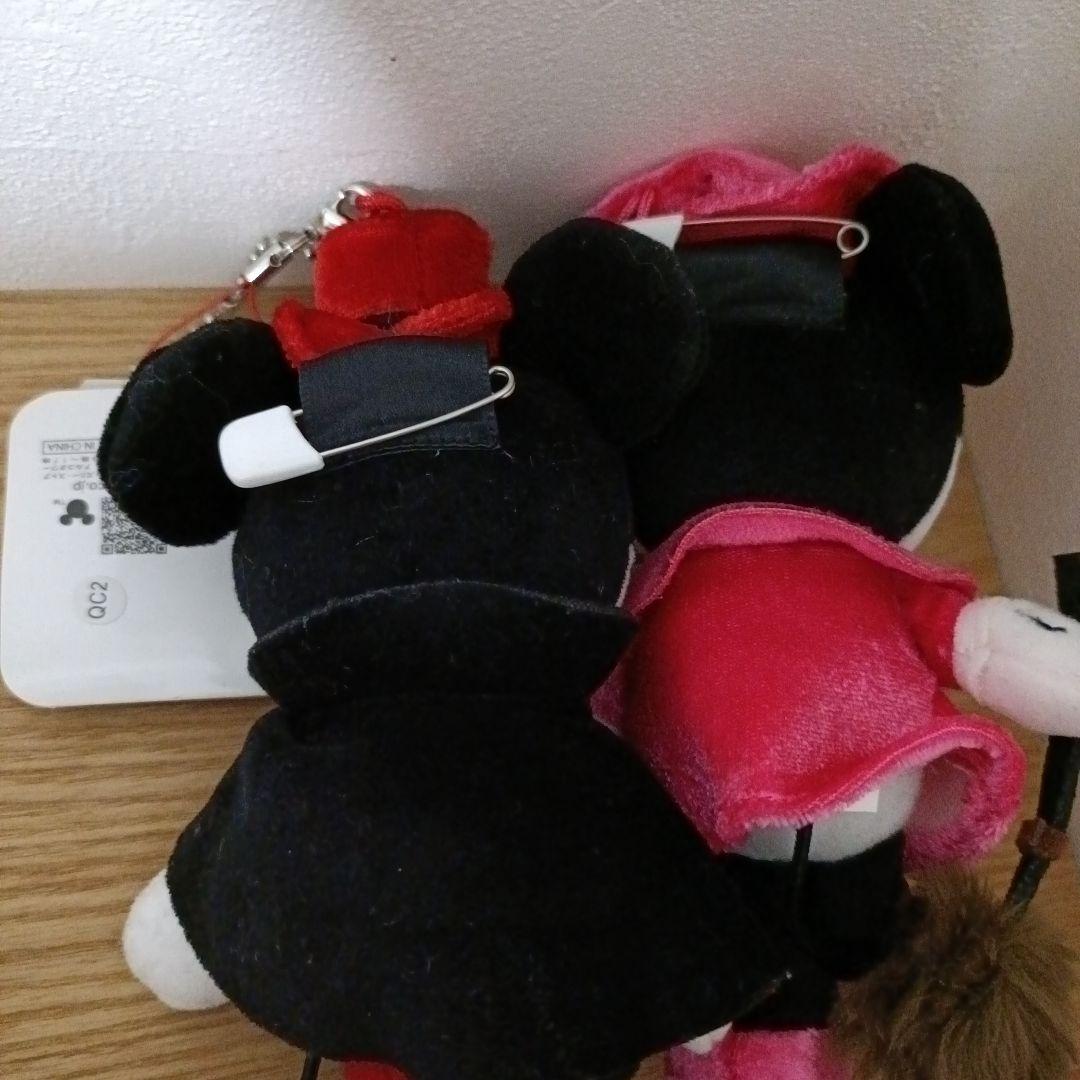 新品タグ付き　激レア　ディズニース ミッキー　ミニー　バッジ付きペアキーチェーン