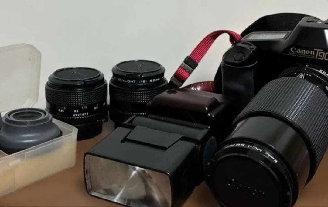 ジャンク品　Canon T90 一眼レフカメラ レンズ付きいろいろまとめ売り ジャンク品 Canon T90 一眼レフカメラ レンズ付きいろいろまとめ売り