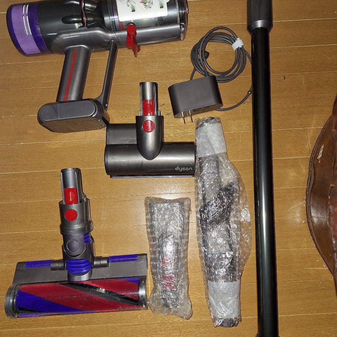 吉*可様 DysonのスティッククリーナーSV21本体、各種アタッチメント付き Dyson SV21 スティッククリーナー本体 各種アタッチメント付き ア*シ様‬