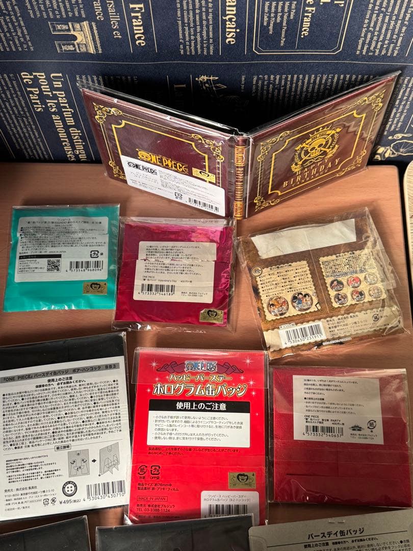 ハンコック　缶バッジ　フィギュア