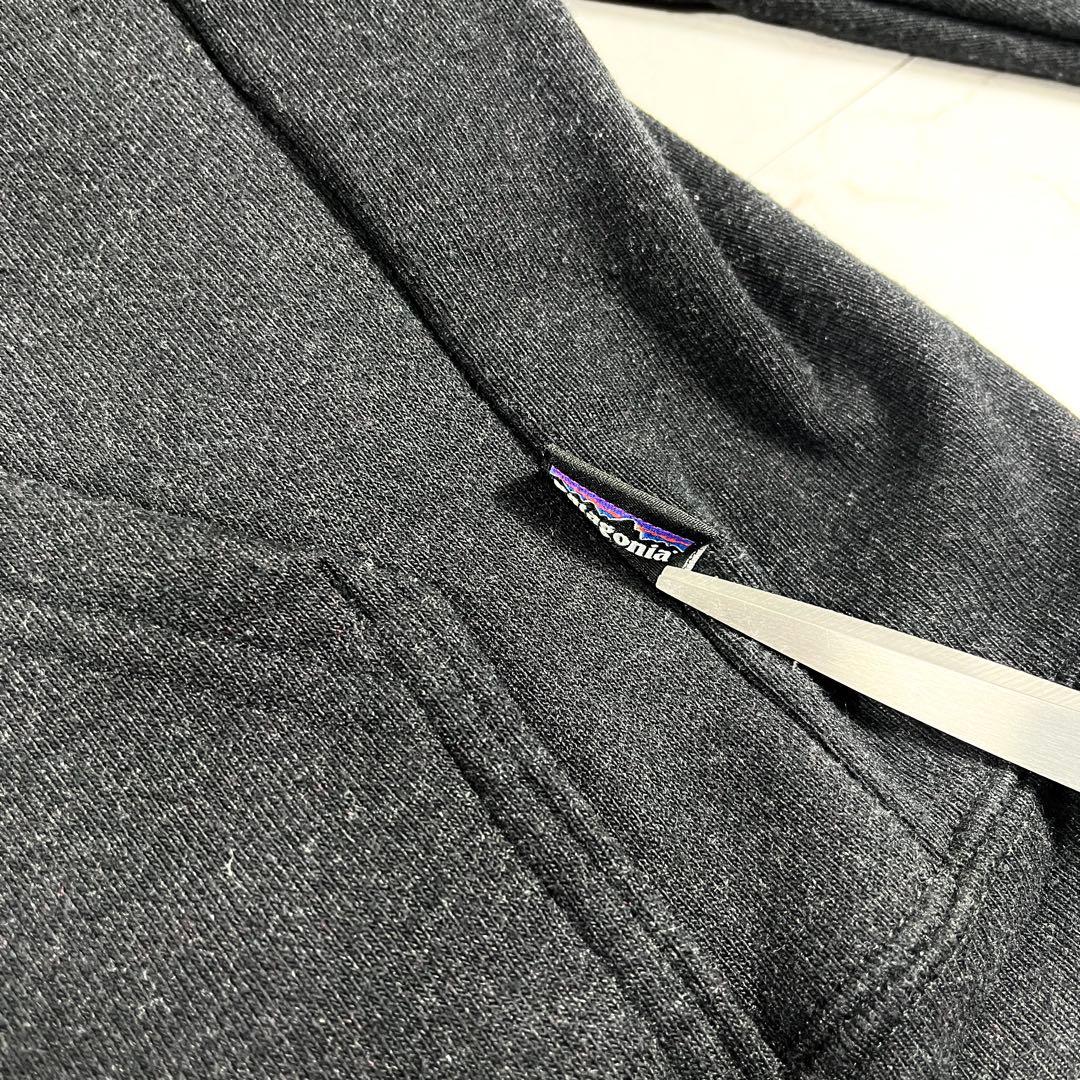 ✨美品 パタゴニア 24年モデル ロゴ パーカー 内フリース ◎保温 ブラック