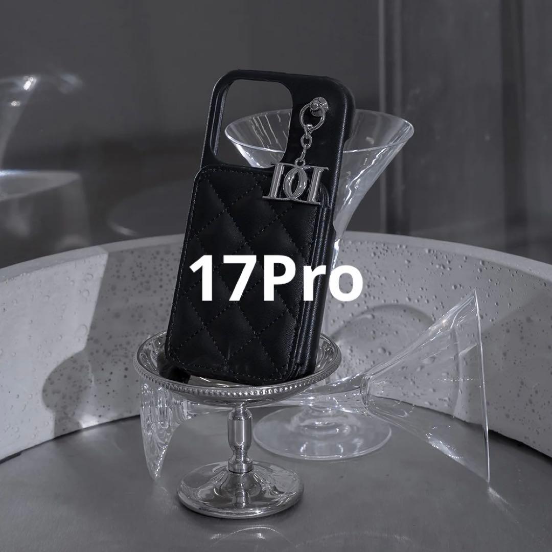 Darich】 キルティングミラーDDチャームiPhoneケース - メルカリ