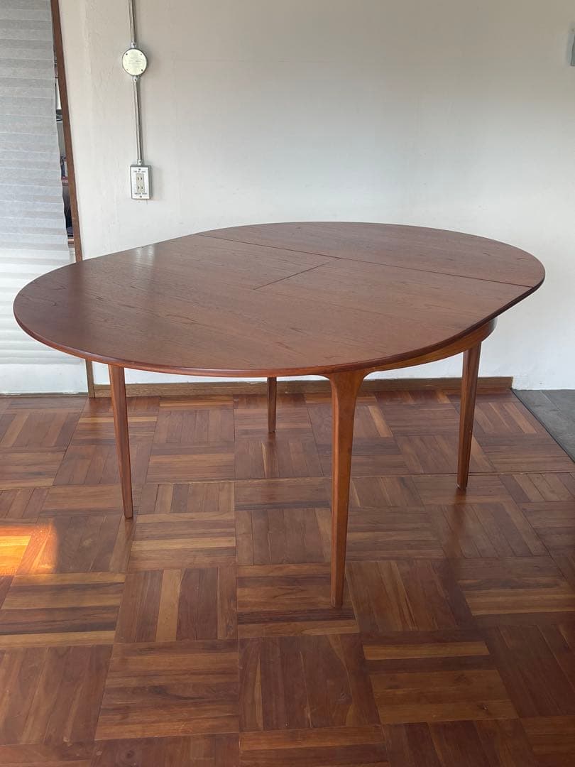 イギリス ヴィンテージ チーク ラウンド エクステンション ダイニング テーブル