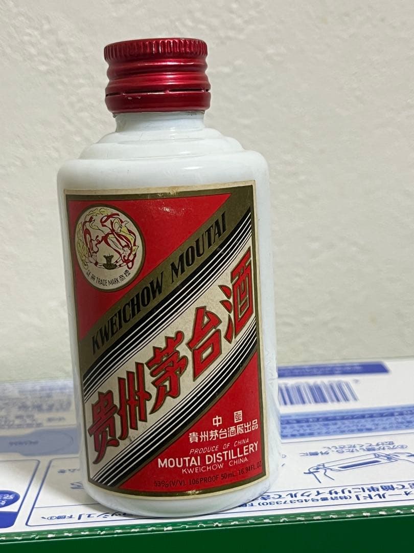 貴州茅台酒 マオタイ酒 ミニボトル 50ml 貴州茅台酒 マオタイ酒 中国酒 ミニボトル 53% 50ml 古酒 ゴールド