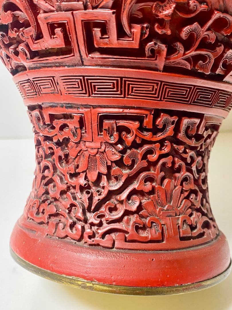 赤色彫刻装飾花瓶 中国古美術 壺　花瓶　中国堆朱　アンティーク