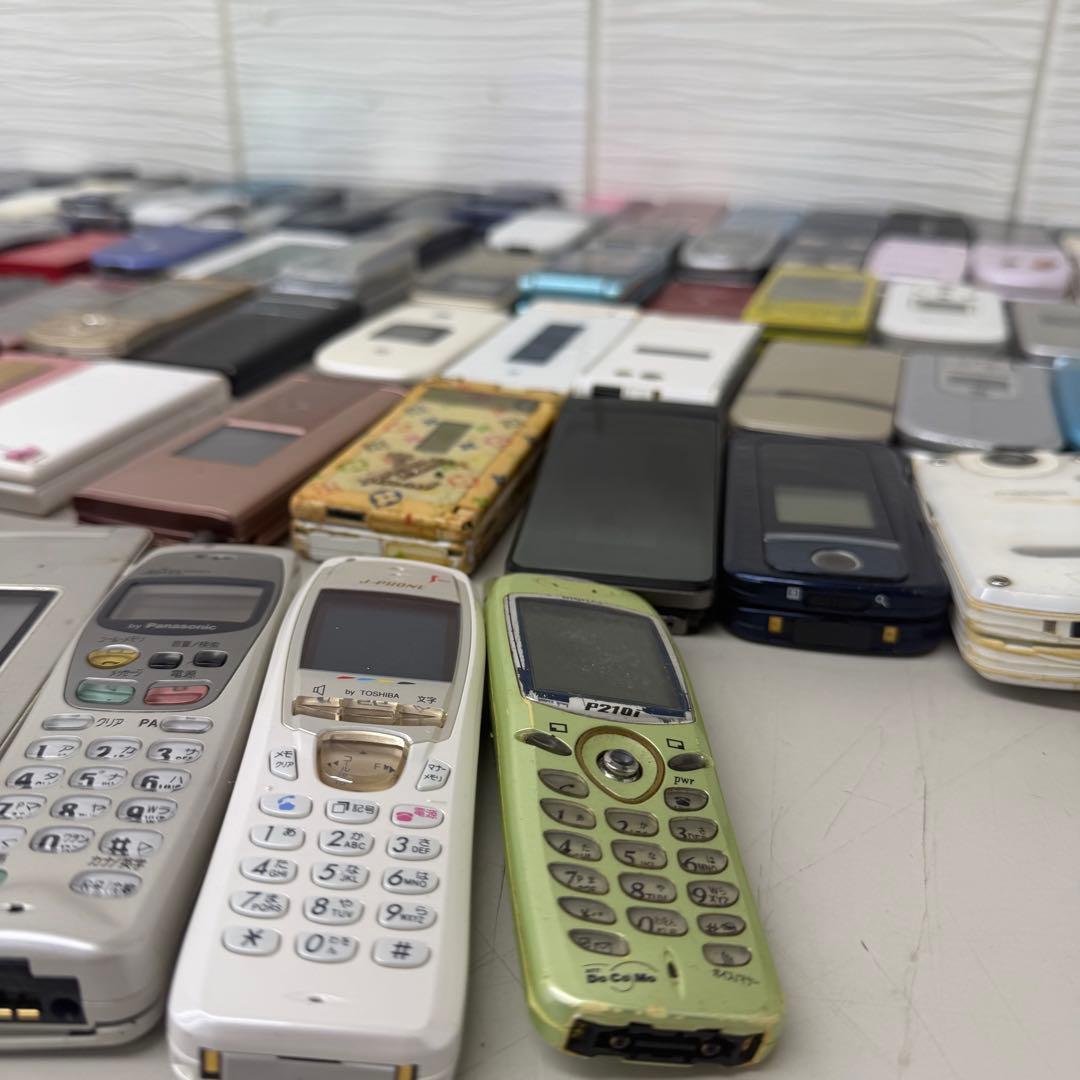 ガラケー 110個まとめ売り ジャンク品 折りたたみ式携帯電話セット