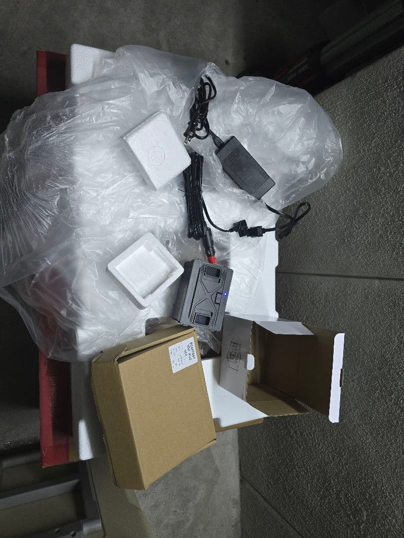 【新品未使用】車載冷蔵庫 SAMONIC 55L　バッテリー付き　カーキ色