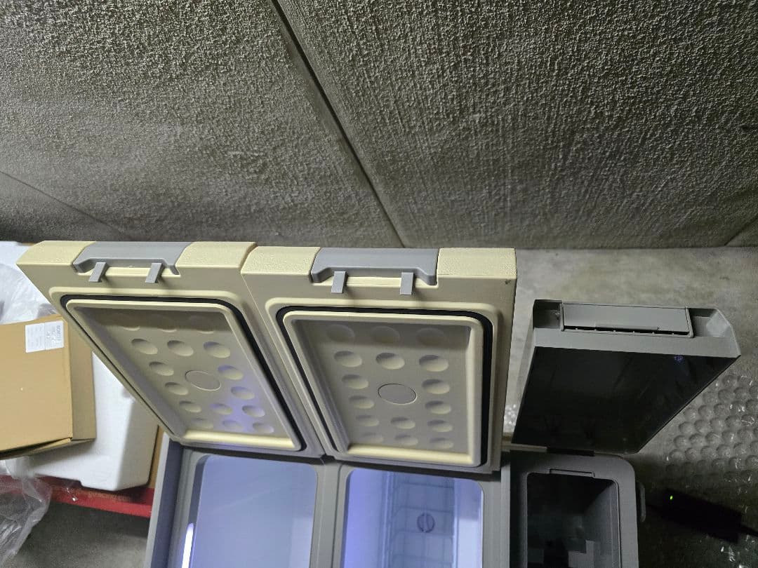 【新品未使用】車載冷蔵庫 SAMONIC 55L　バッテリー付き　カーキ色