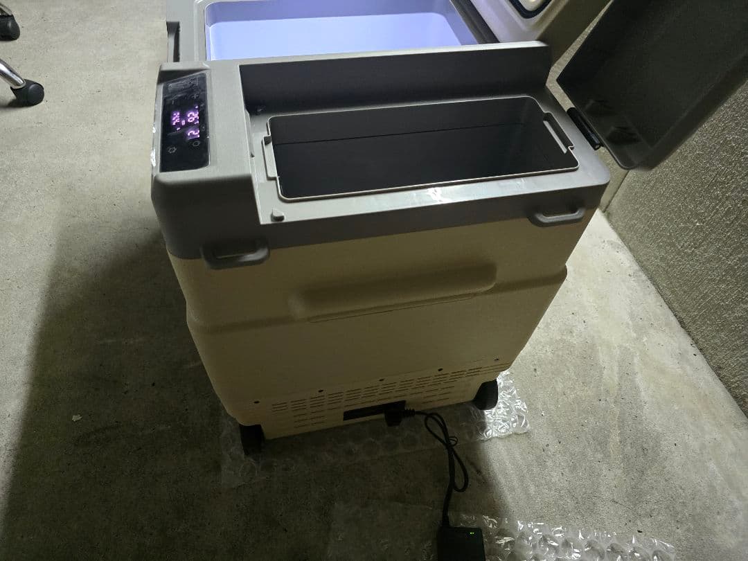 【新品未使用】車載冷蔵庫 SAMONIC 55L　バッテリー付き　カーキ色