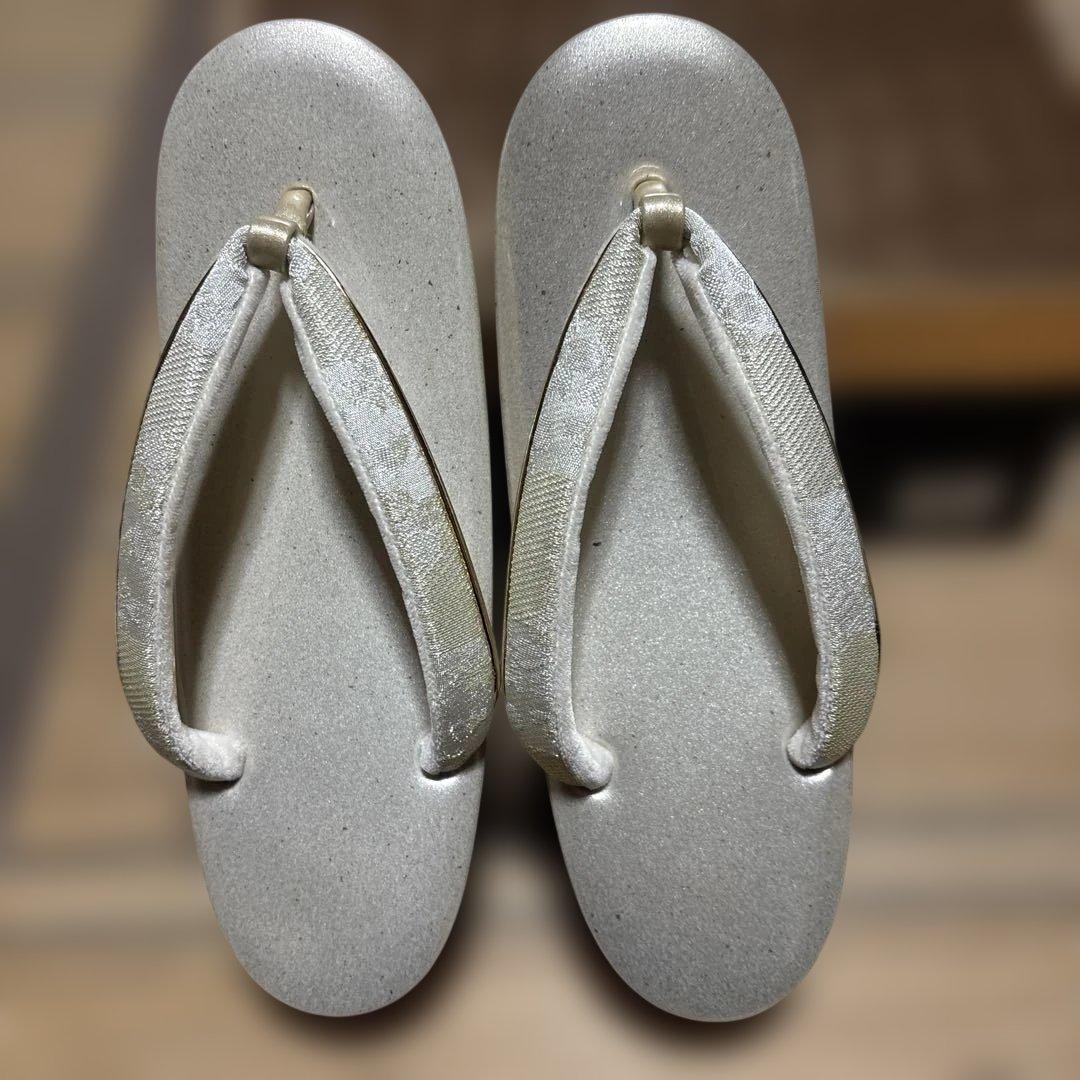 鈴乃屋　沙織　シルバー ハンドバッグと草履のセット