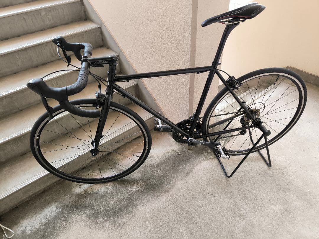 アートサイクルスタジオ　ロードバイク　タイヤ、ブレーキ　ハンドル等新品