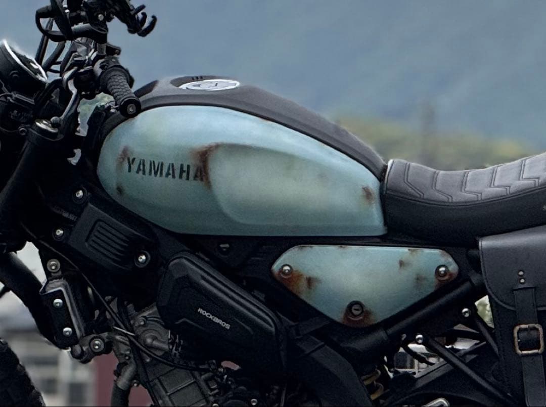 XSR155 タンクカバー左右イエローエイジング塗装