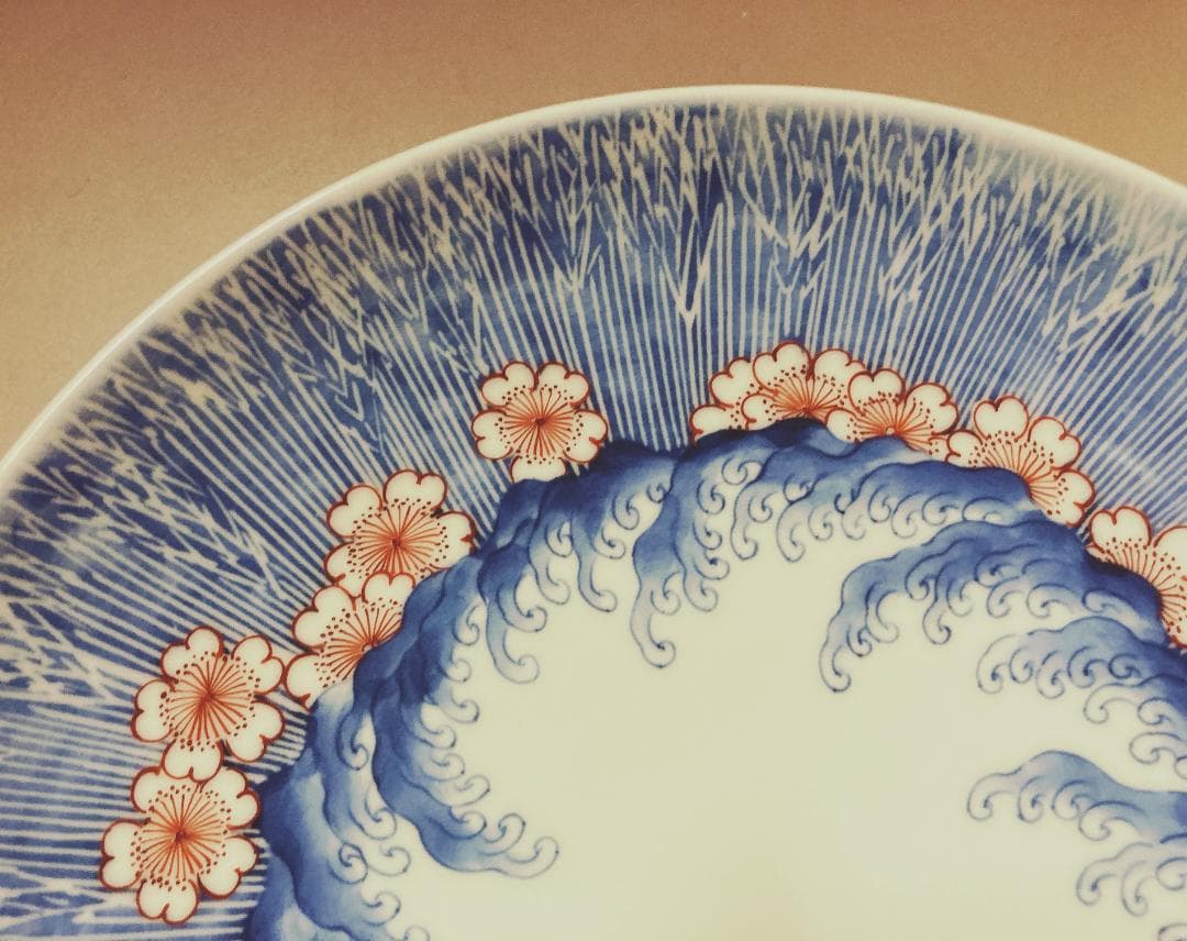 【真作保証】 市川龍仙 色鍋島 色絵桜波頭文 七寸皿