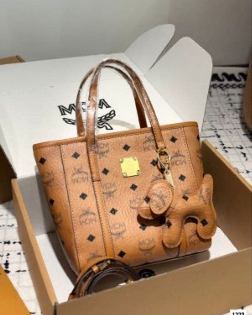 モノグラム　レザーハンドバッグ　キャラメルブラウン　ドッグチャーム付き　希少レア