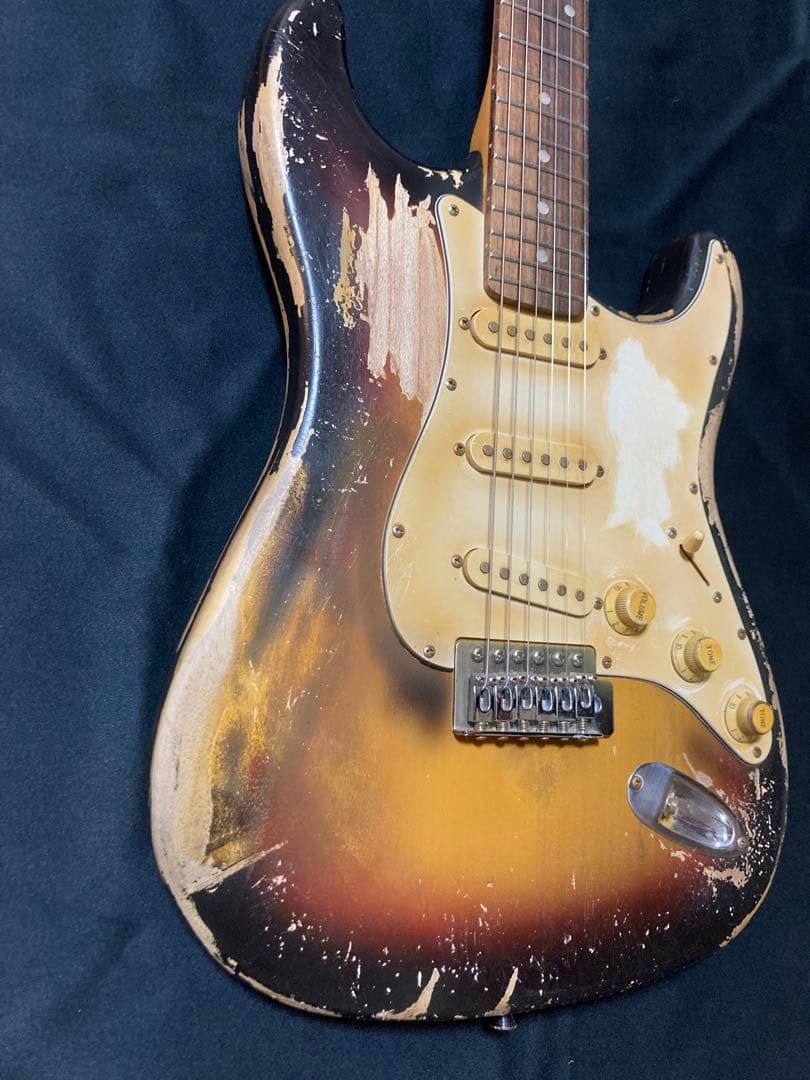 早い者勝ち ストラトキャスタータイプ ニトロセルロースラッカー塗装