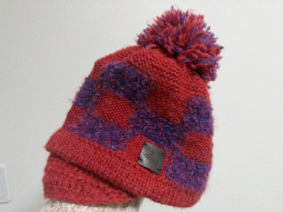 vivienne westwood ニット帽 ポンポン付き 赤 - 帽子一 番 安い