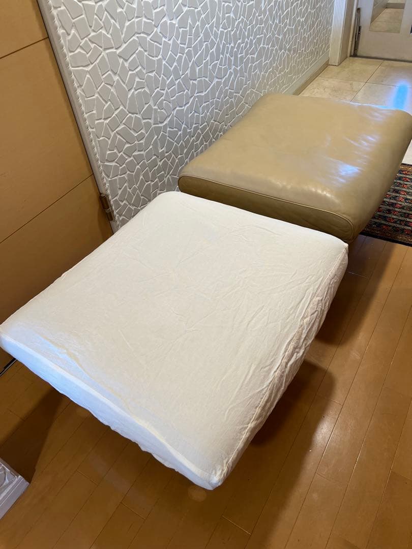 Rolf Benz ベージュ レザー オットマン ペアー(2脚での販売)