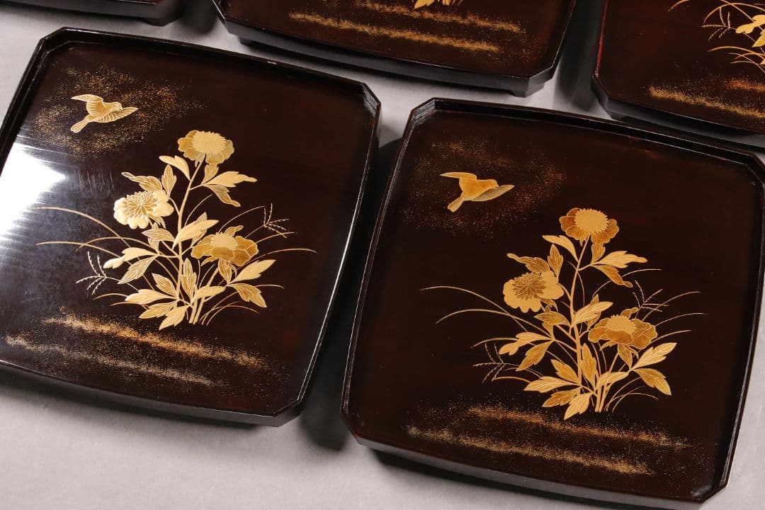 CH74 時代木製漆器 花鳥金蒔絵 黒塗吸物膳 五客 足付 隅切四方膳 盆 梨地