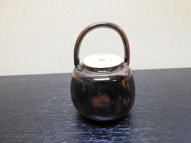 手付茶入　赤膚茶入　瓢箪型赤膚印無名　柏？　保存箱　MA267