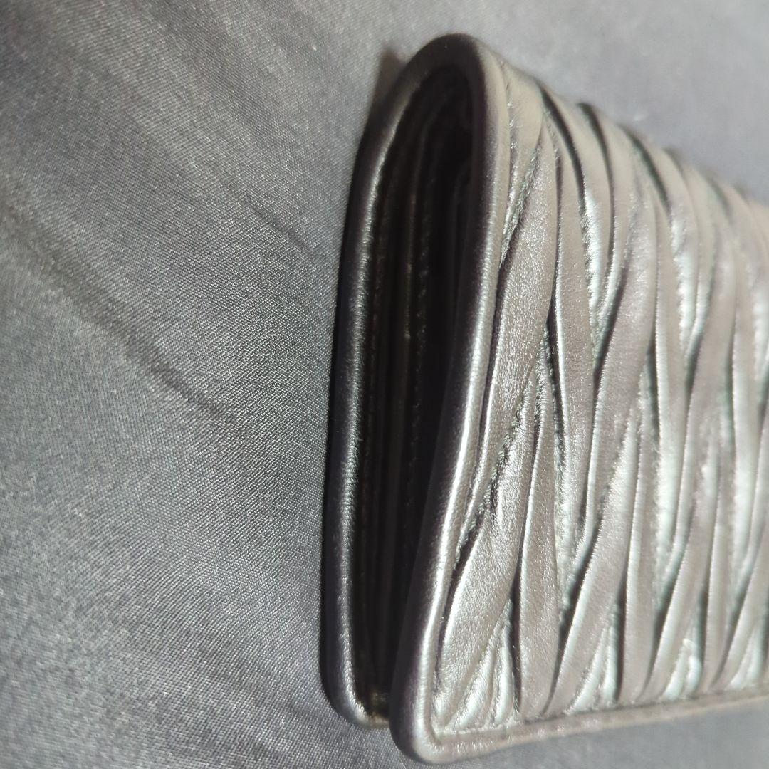 miumiu 黒財布 二つ折り