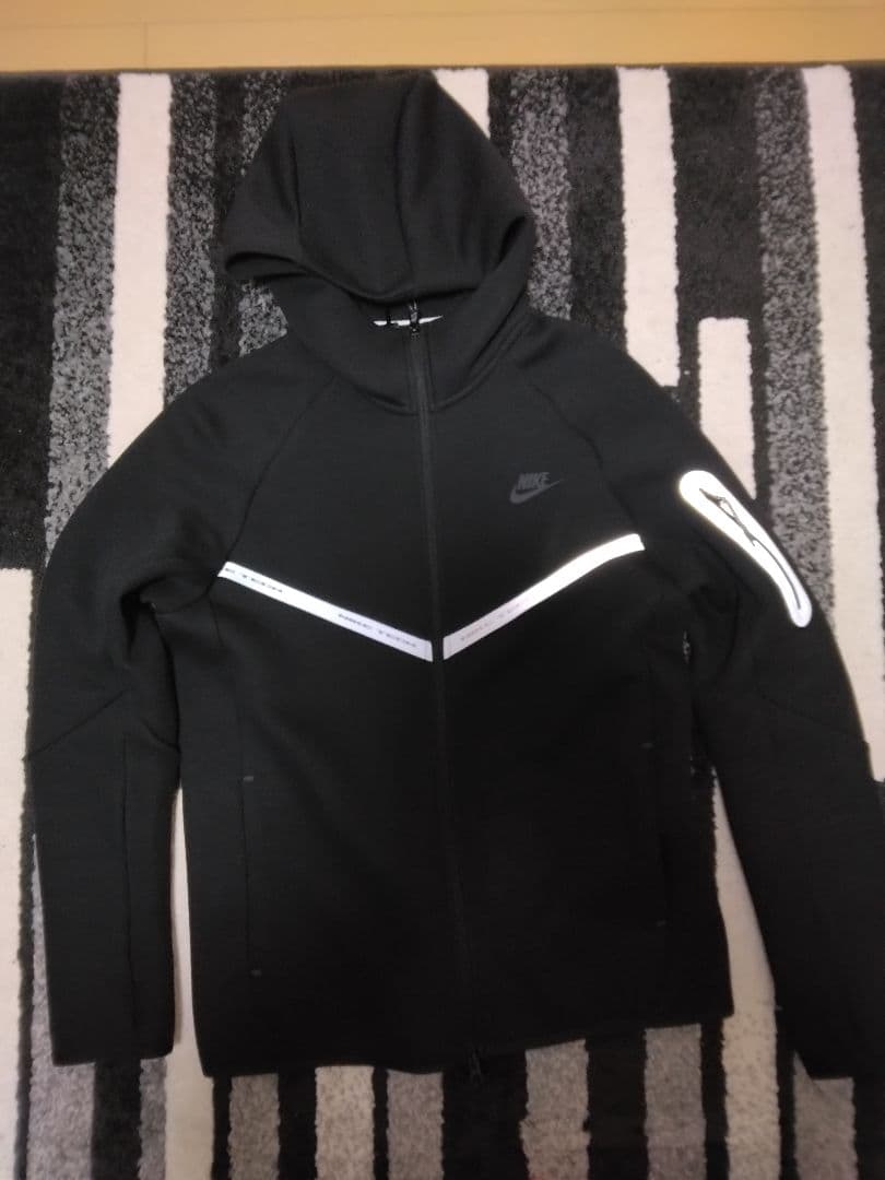 Nike テックフリースリフレクティブ