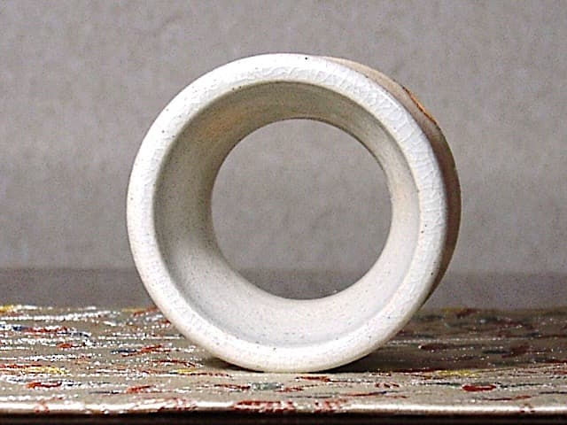 萩焼　表千家十三世即中斎宗左花押　松葉　蓋置　無傷　保護箱。