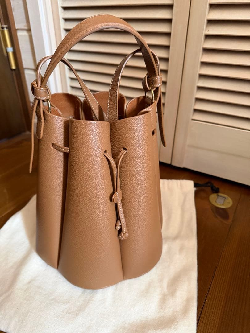 POLÈNE Numéro Huit カヌレバッグ キャメル辺見えみりconte