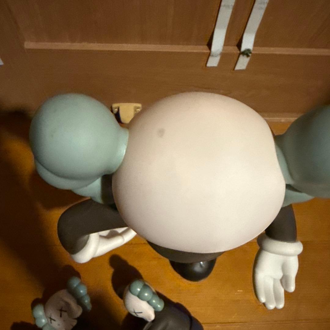 Kaws Companion フィギュア グレー ブラック フェイク品