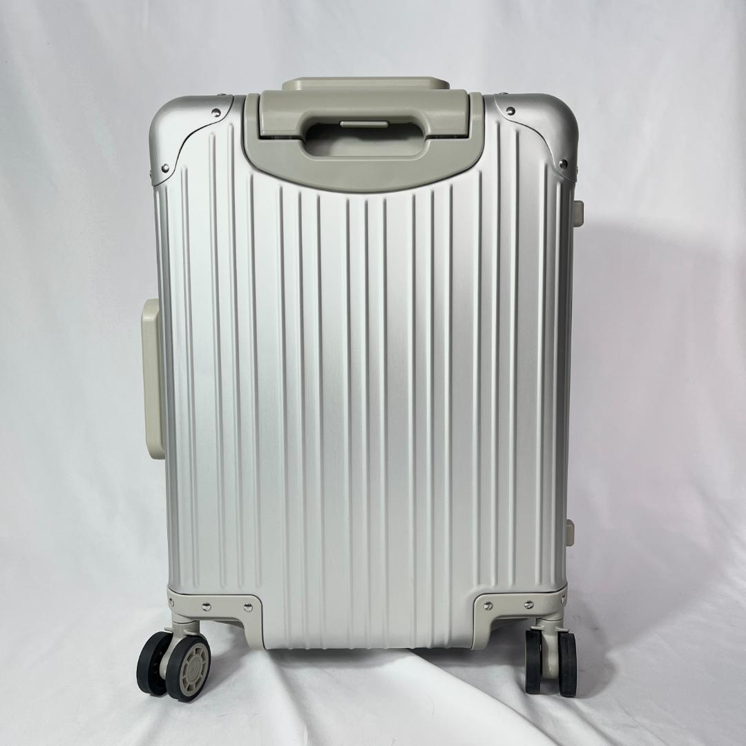 超美品 メルセデスベンツ アルミスーツケース シルバー キャリーケース