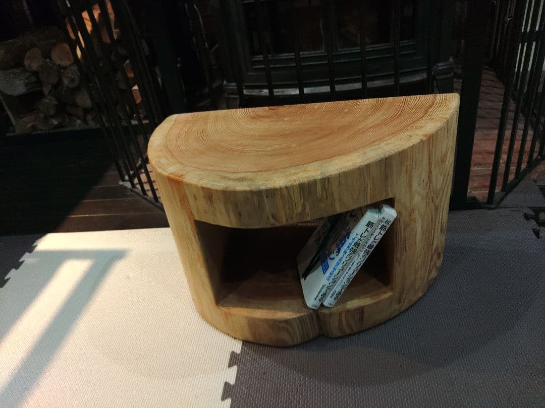 杉の半割り丸太のくりぬきスツール 楽天市場】切り株 丸太 皮なし 杉 スツール ベンチ 断面平ら 製材機