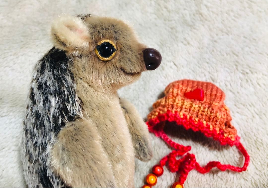 海外作家様 ハンドメイド ぬいぐるみ ハリネズミ 帽子付き