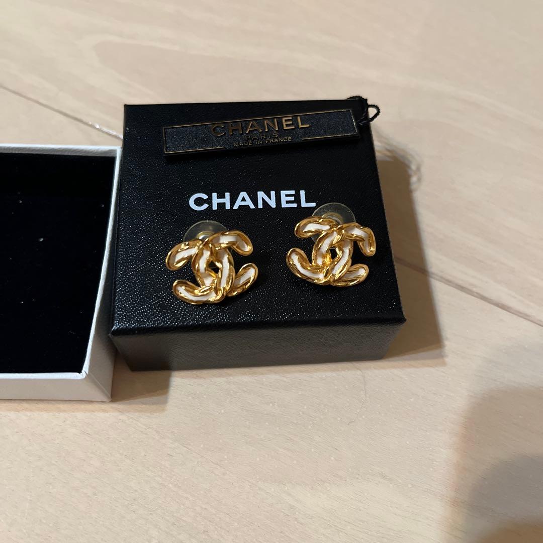 CHANEL ゴールド ノットデザイン ピアス