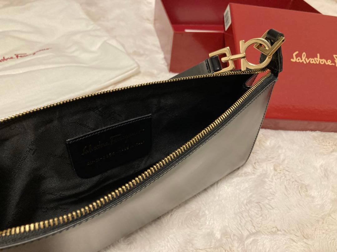 Ferragamo パーティーバッグ 黒