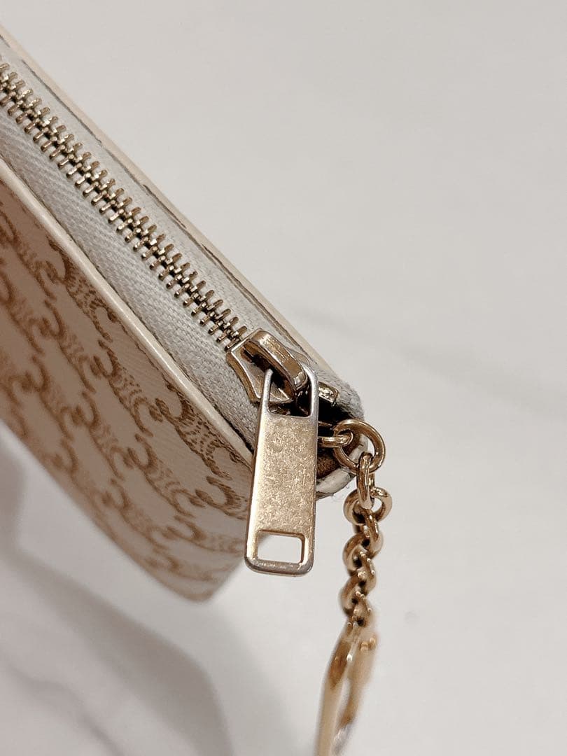 CELINE ケース ホワイト/ベージュ