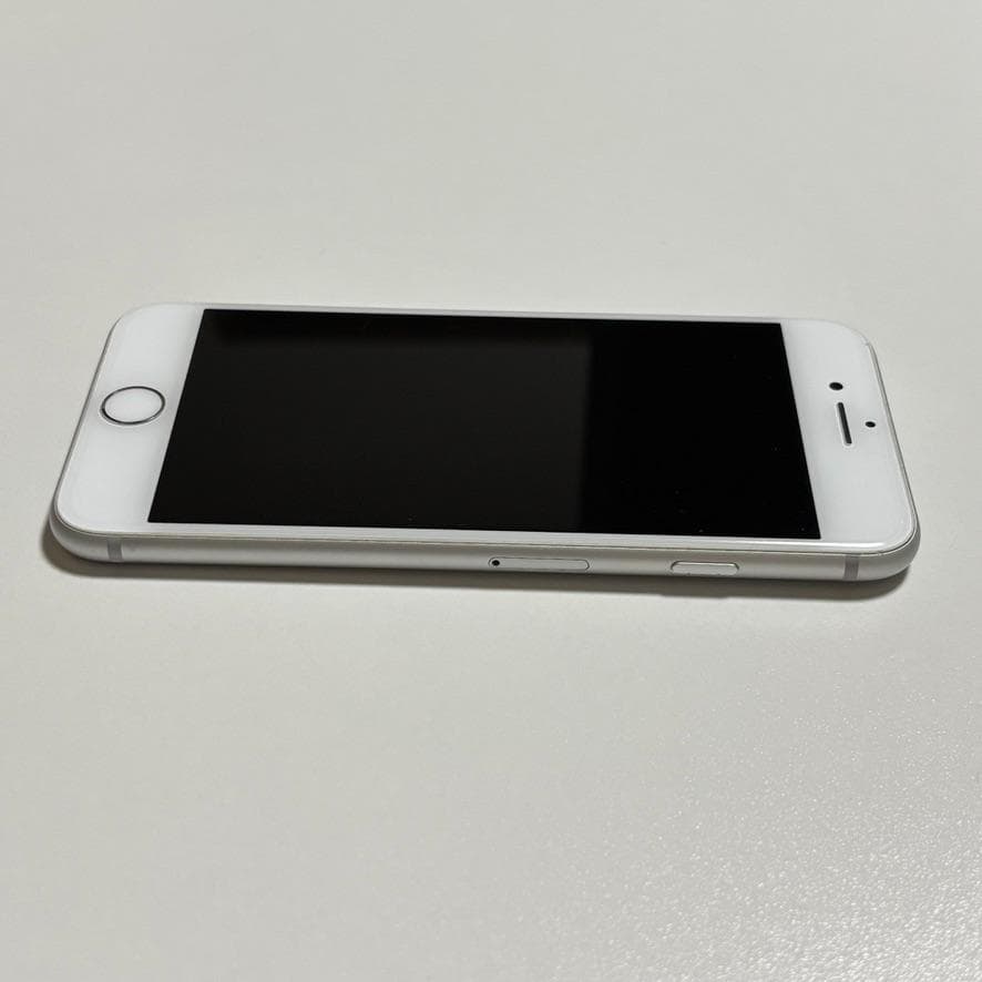 iPhone 8 本体 64GB シルバー バッテリー81% 動作良好