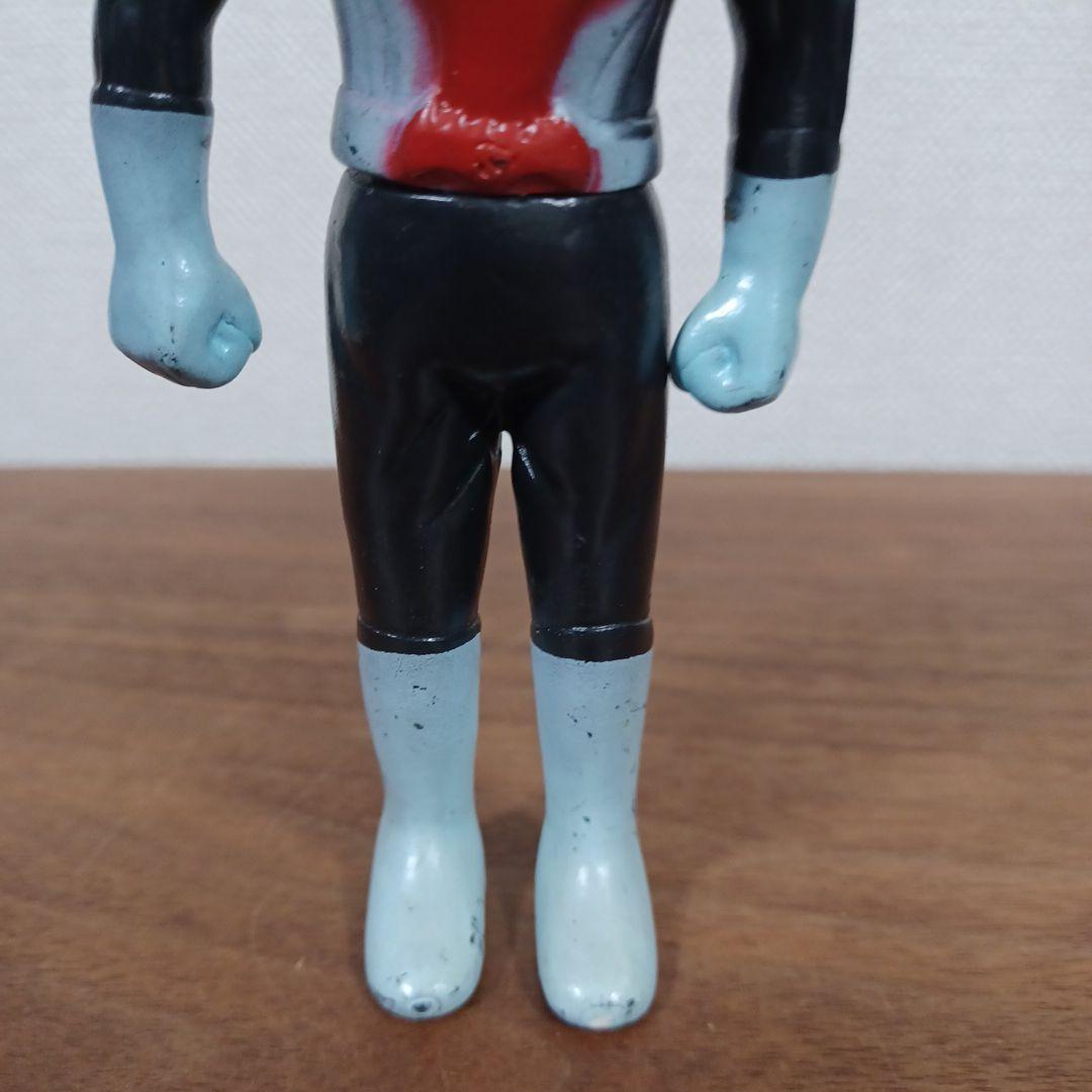 無版権　パチもの　「仮面ライダーストロンガー」風のソフ ビフィギュア