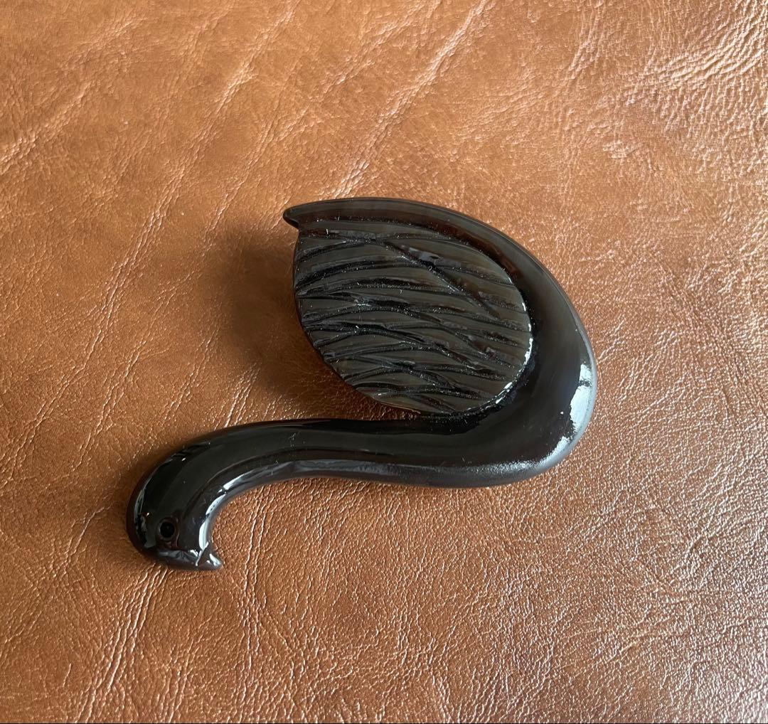 Sally Scott 黒鳥 水牛の角 ブローチ