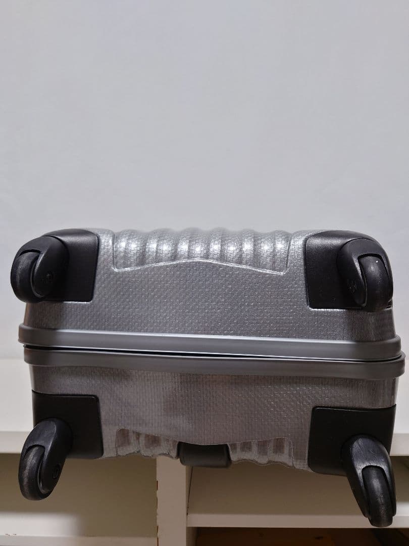 美品✨サムソナイト コスモライト スピナー61 シルバー 50L 2.4kg