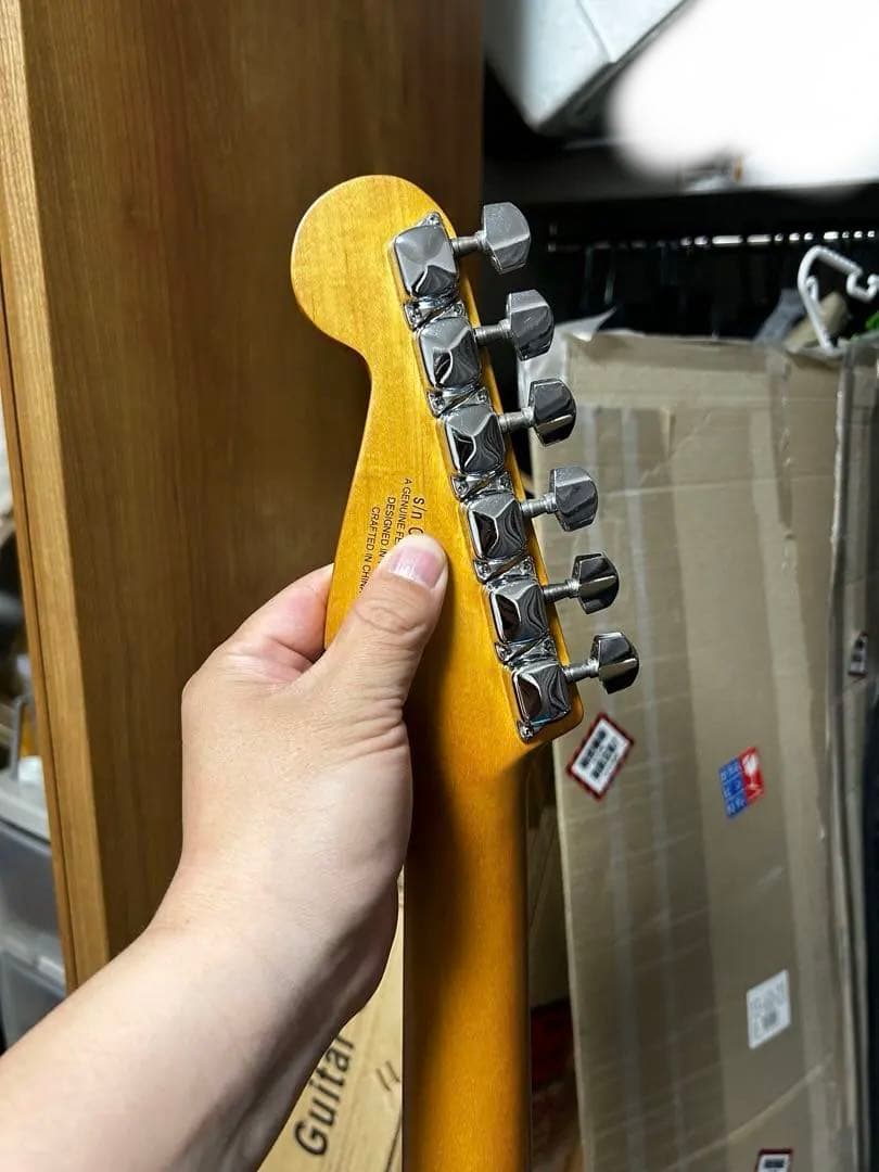 スクワイア　Stratocaster サンバースト