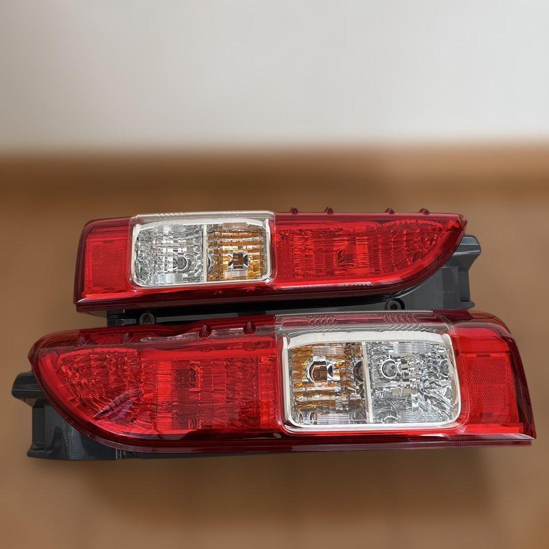 ハイエース8型 純正テールランプ新車外し - メルカリ