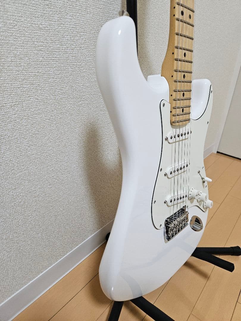 JOHNSONストラトキャスタータイプミディアムスケールビザールギター？