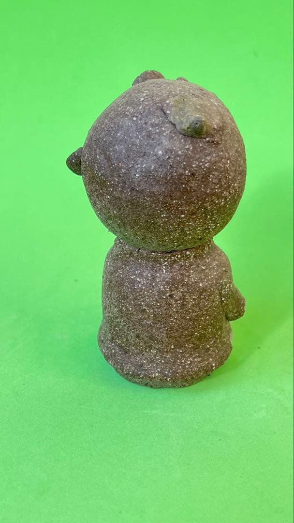 村長自画像 陶器製の口を開けた人形 約10cm カケ有り