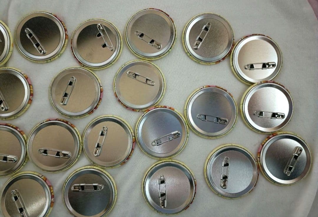 すとぷり　るぅと　缶バッチ　るとわん　僕と君の秘密基地　デフォ