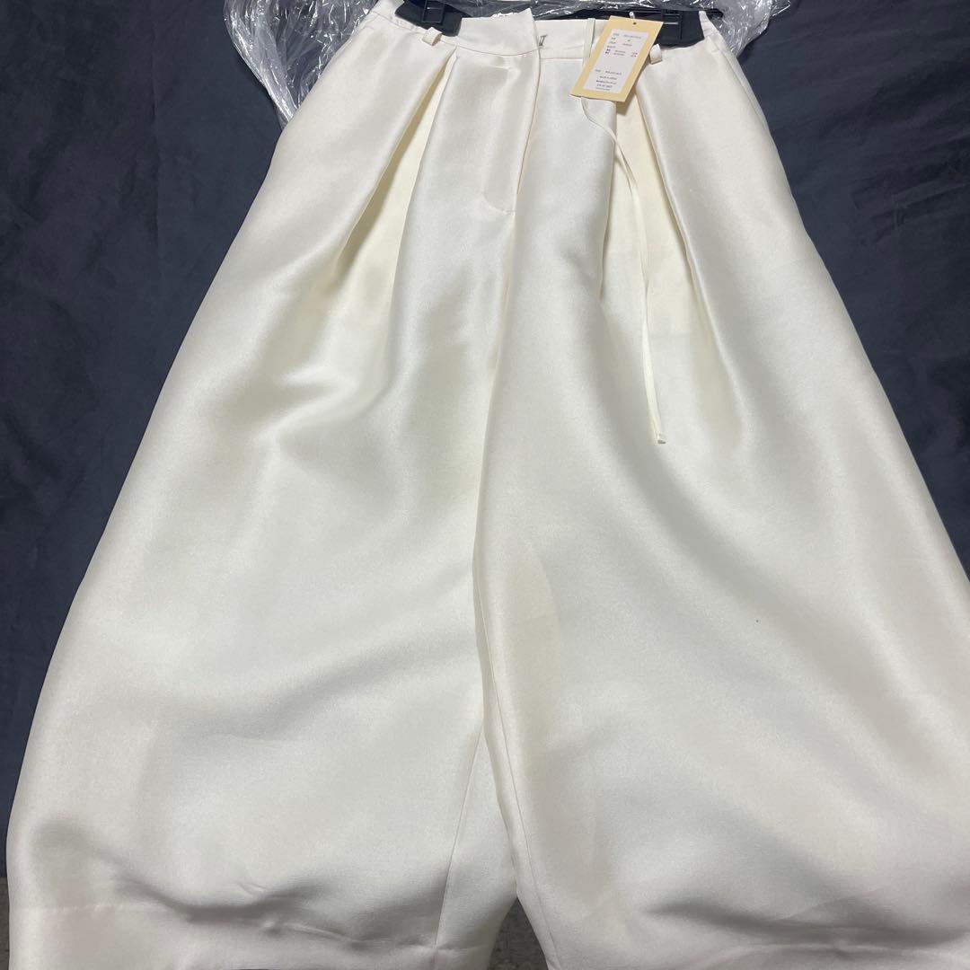 heve サテンフレアガウチョパンツ 白36