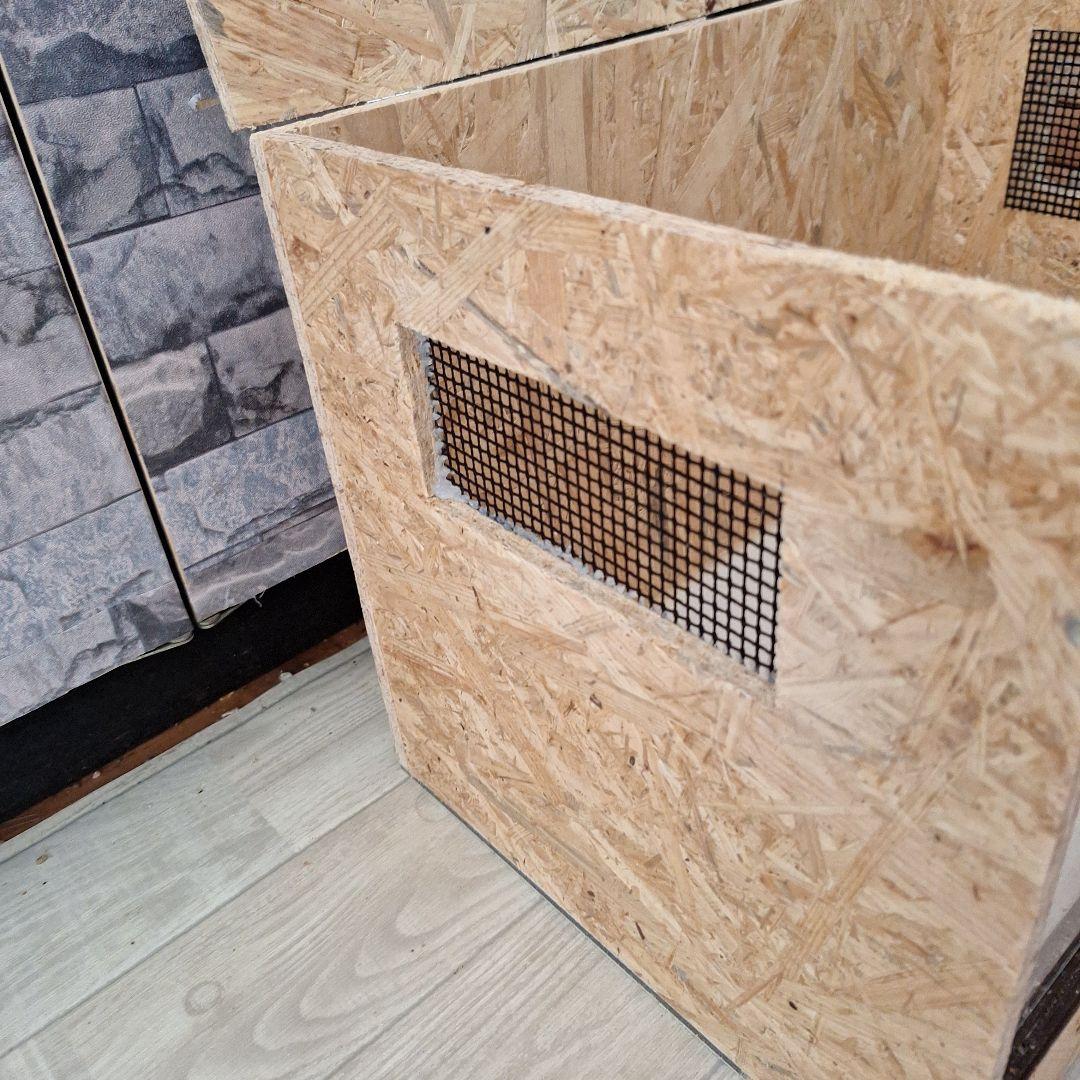 温湿度計付き。OSB木製ケージ(未使用)