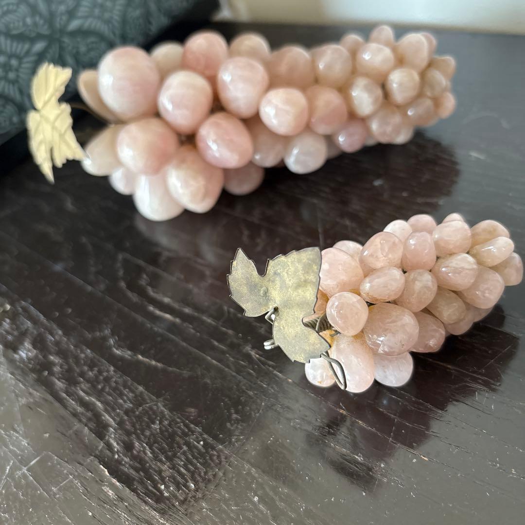 石のピンクの葡萄(大小2個)